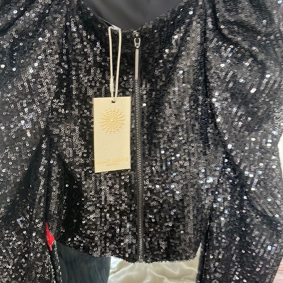 ✨✨🪩RAMY BROOK NEW YORK sequins zipper back cap sleeve blouse 😎 - Picture 8 of 12